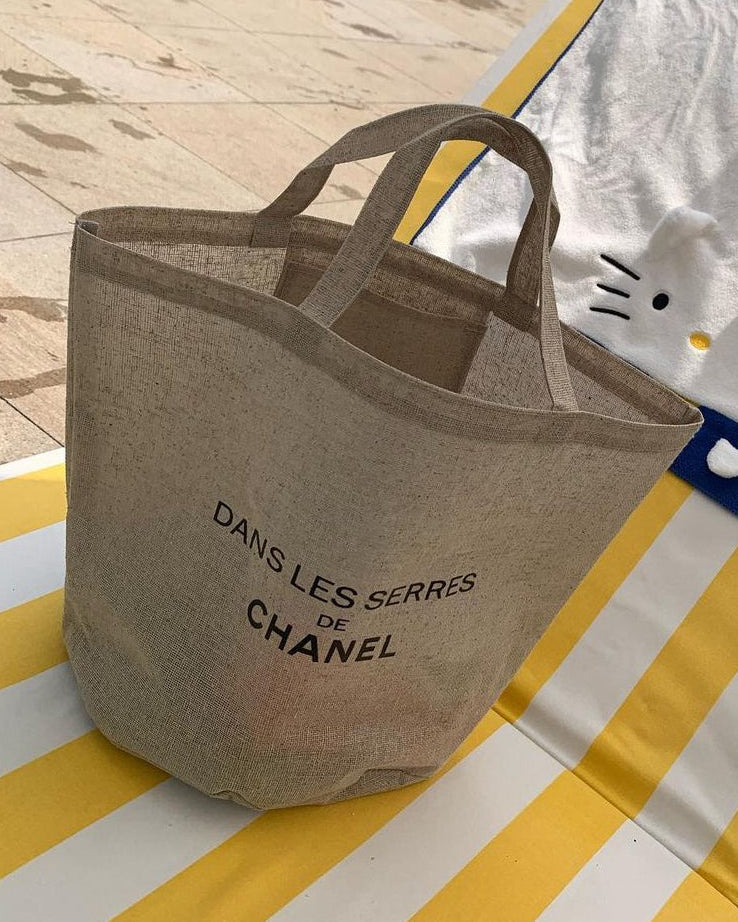 CHANEL Novelty Dans Les Serres Camellia Linen Tote Bag with Charm