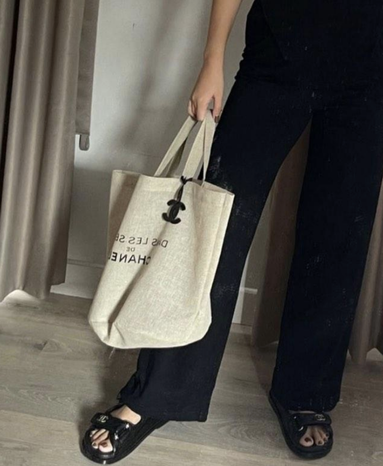 CHANEL Novelty Dans Les Serres Camellia Linen Tote Bag with Charm