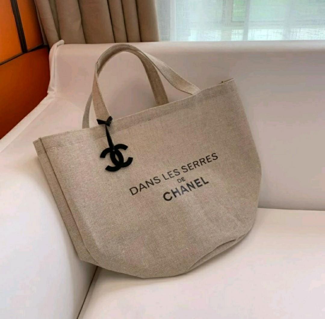 CHANEL Novelty Dans Les Serres Camellia Linen Tote Bag with Charm
